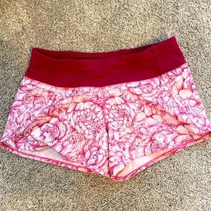 Size 6 Lululemon Low rise Speed Up short lined